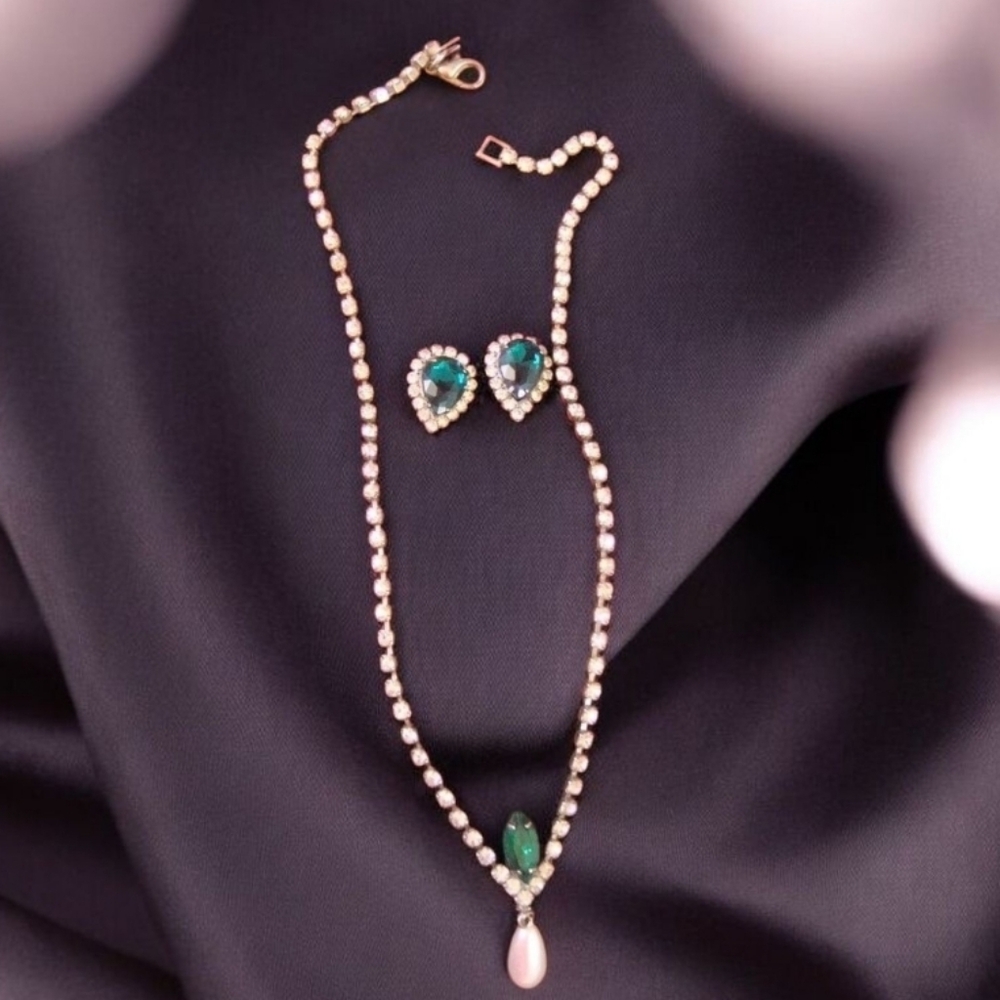 Vtg Faux Emerald Rhinestone Drop Clear Rhinestone Necklace Pierced Earring Set